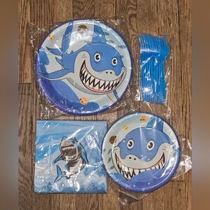 NIB Shark disposable table ware
